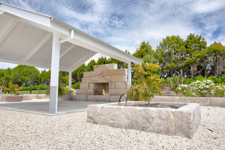 sandstone-logs-landscaping